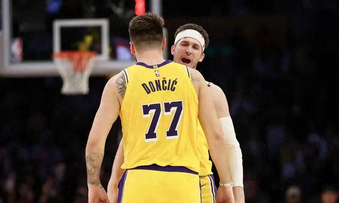 开云体育平台APP-猛龙鏖战广东队，东契奇带队取胜