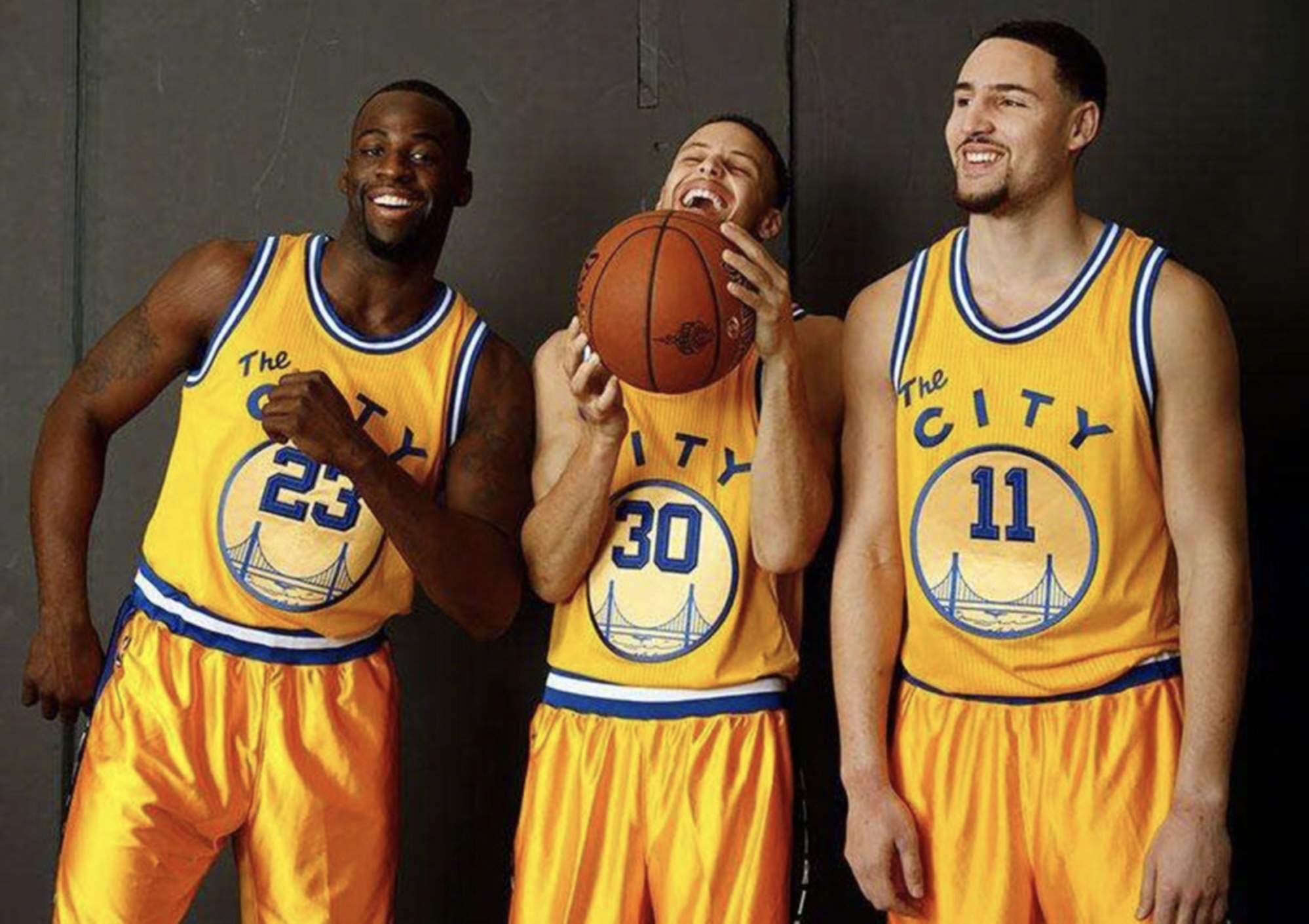 开云官网-勇士轻取广东队，浓眉哥惊艳四座