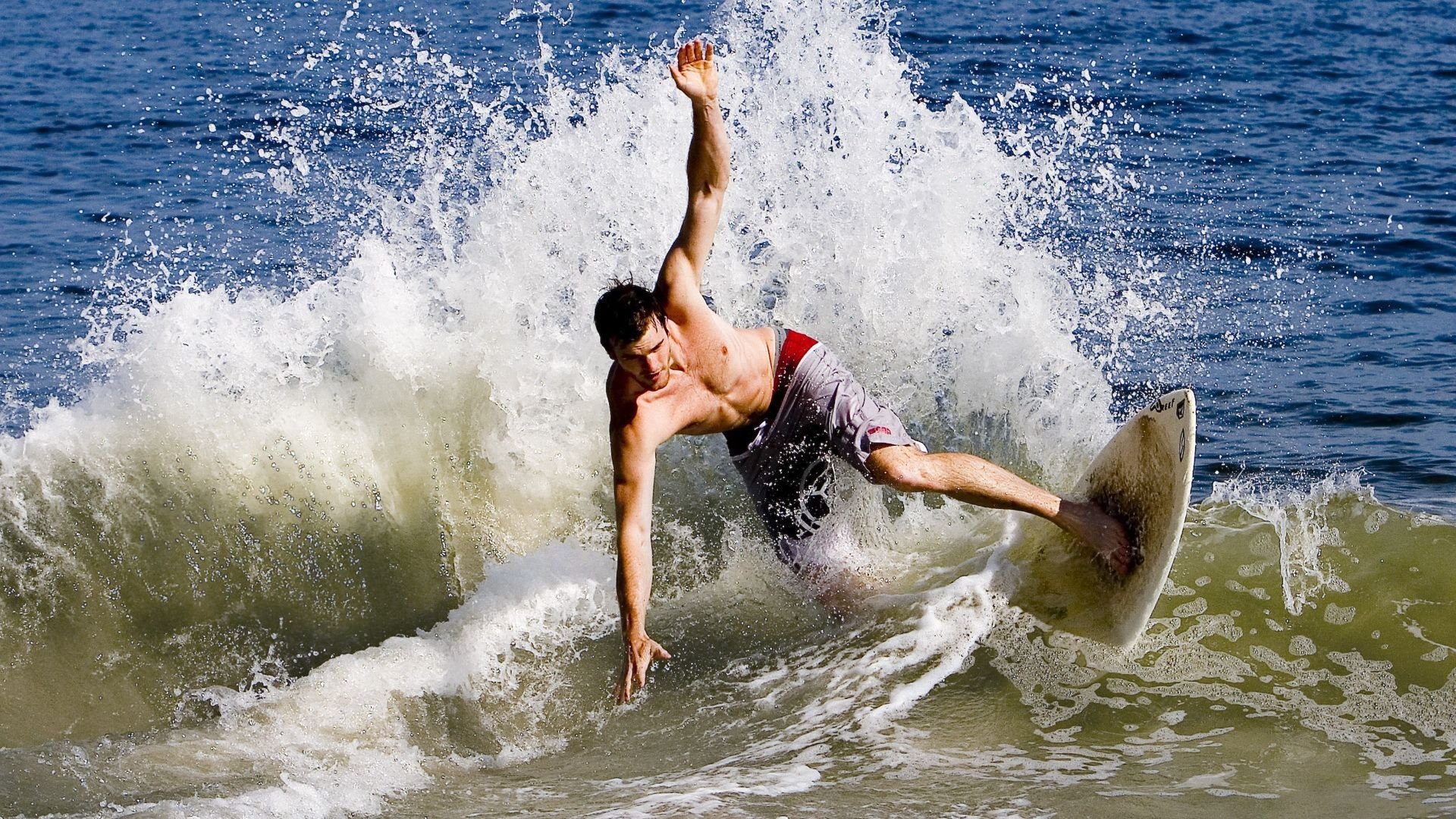 开云体育app-米切尔西决生死战接管比赛，黄蜂翻盘开拓者创奇迹