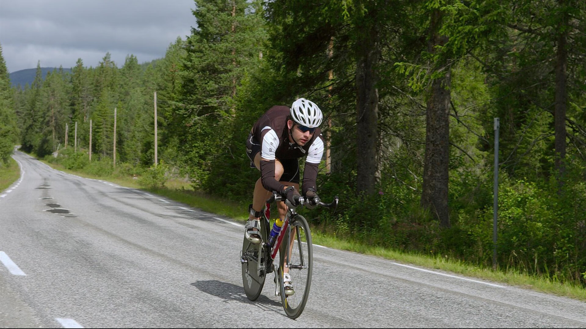 开云体育登录-拜仁速胜墨西哥，莱奥在F1年度争冠接管比赛，速度之巅的双重奏